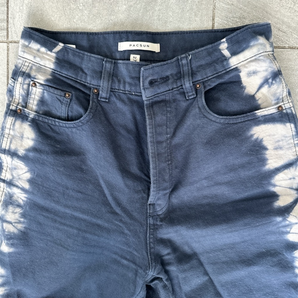 Jean - Picture 3 of 3